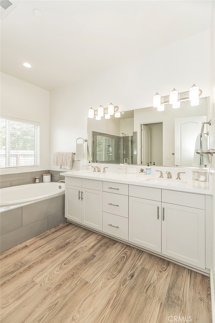 2193 E Kamm, Kingsburg, CA 93631