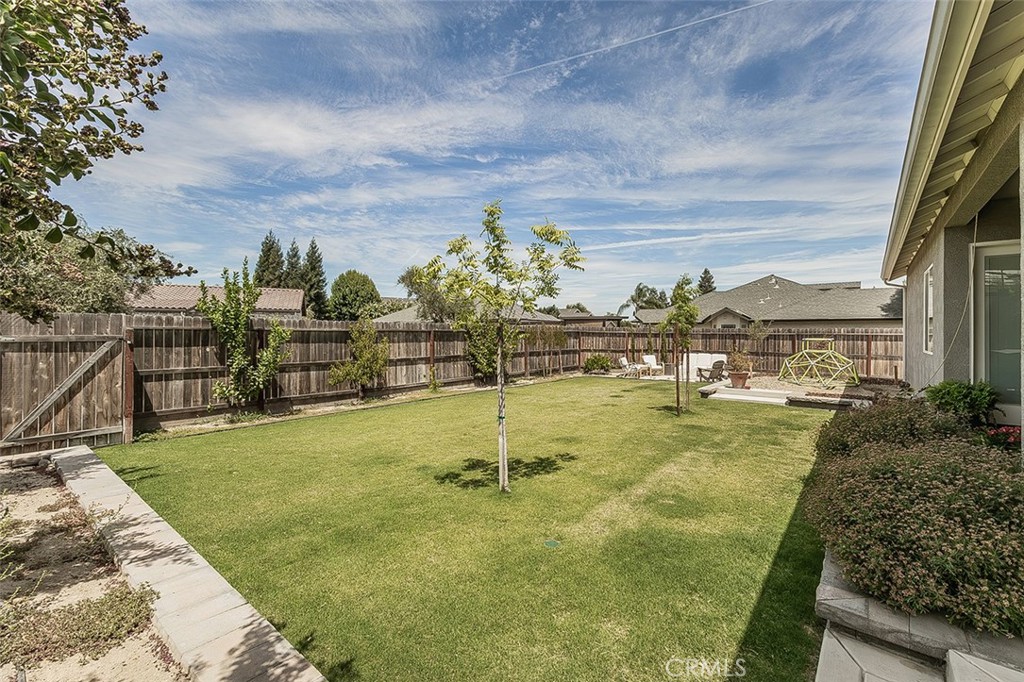 2193 E Kamm, Kingsburg, CA 93631