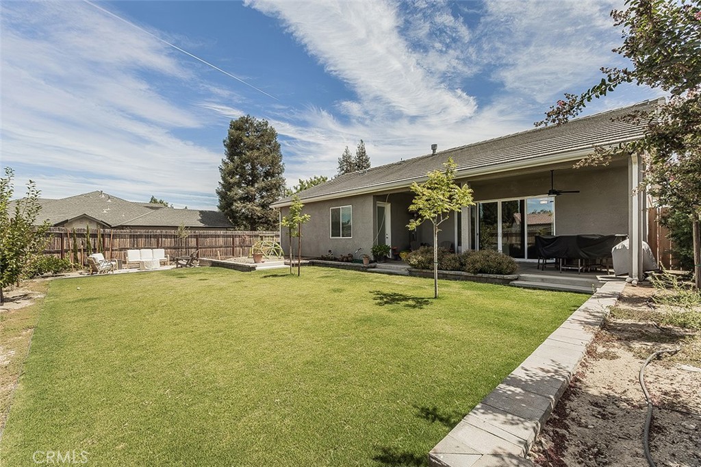 2193 E Kamm, Kingsburg, CA 93631
