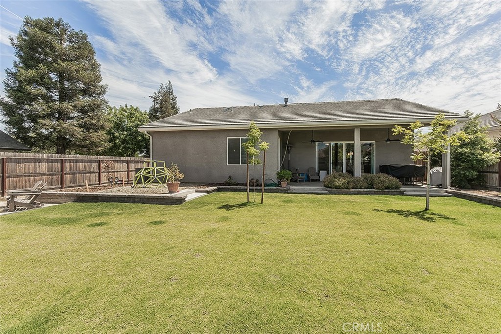 2193 E Kamm, Kingsburg, CA 93631