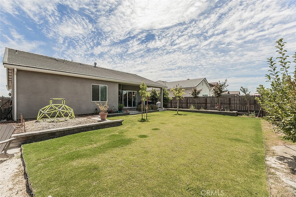 2193 E Kamm, Kingsburg, CA 93631