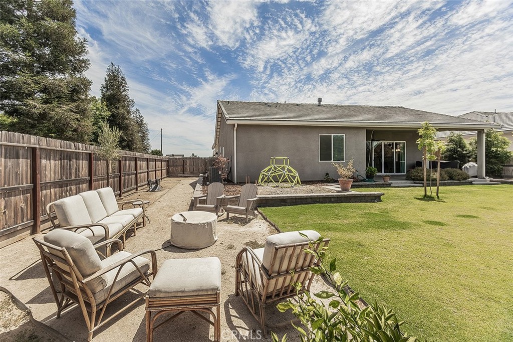 2193 E Kamm, Kingsburg, CA 93631