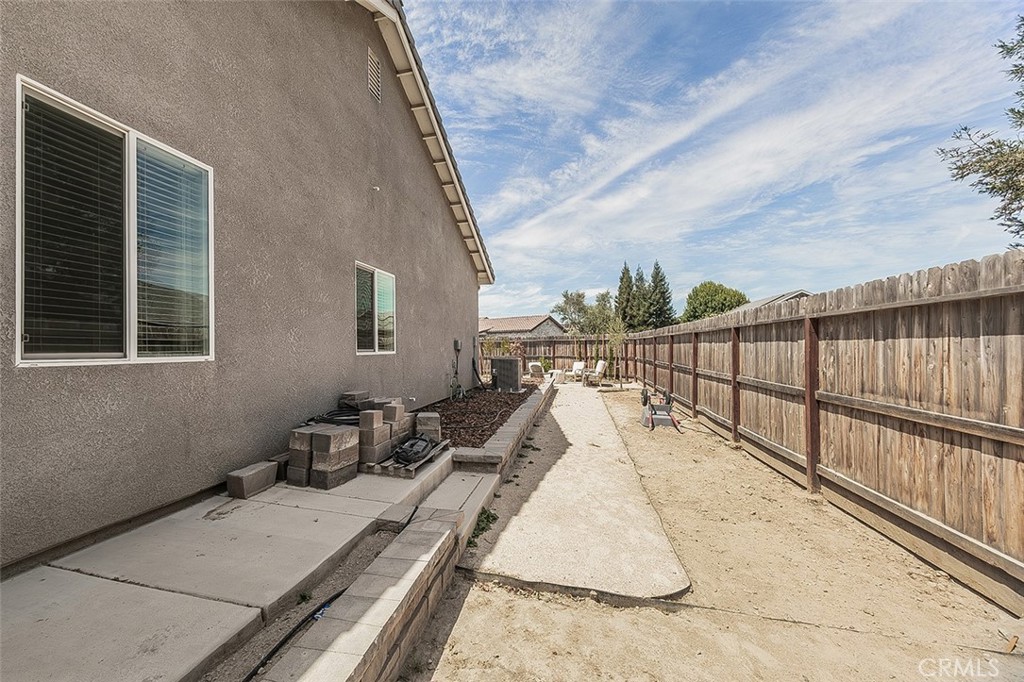 2193 E Kamm, Kingsburg, CA 93631