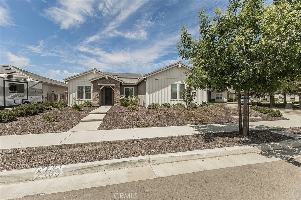 2193 E Kamm, Kingsburg, CA 93631