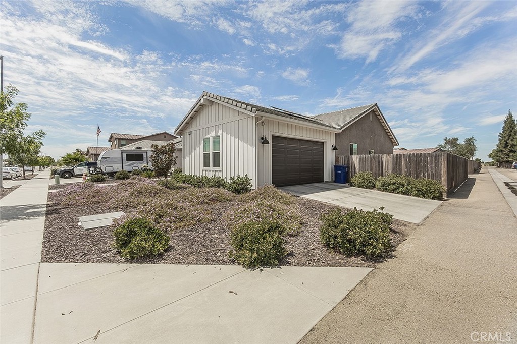2193 E Kamm, Kingsburg, CA 93631