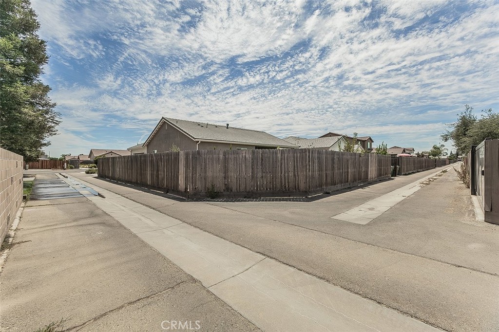 2193 E Kamm, Kingsburg, CA 93631