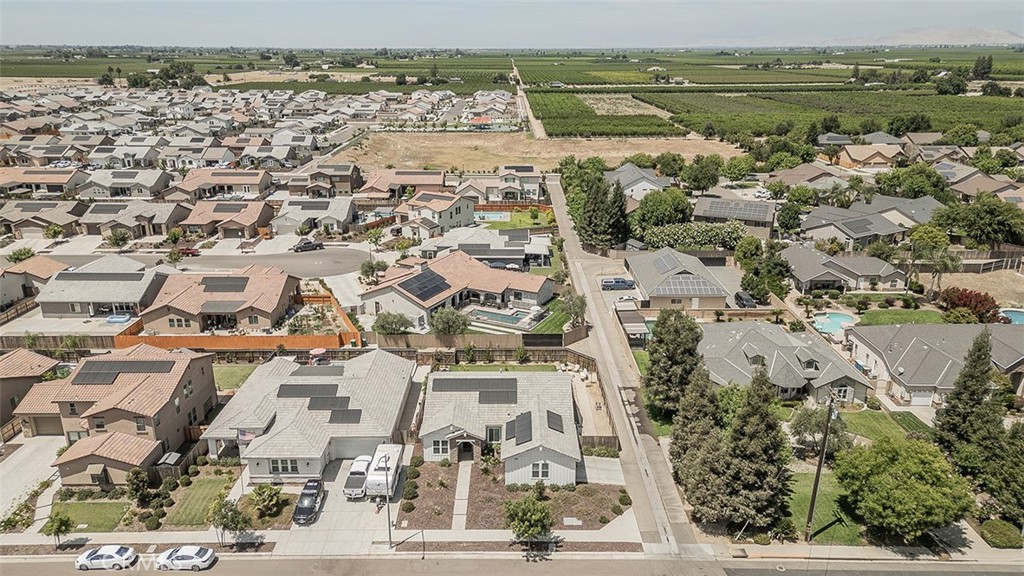 2193 E Kamm, Kingsburg, CA 93631