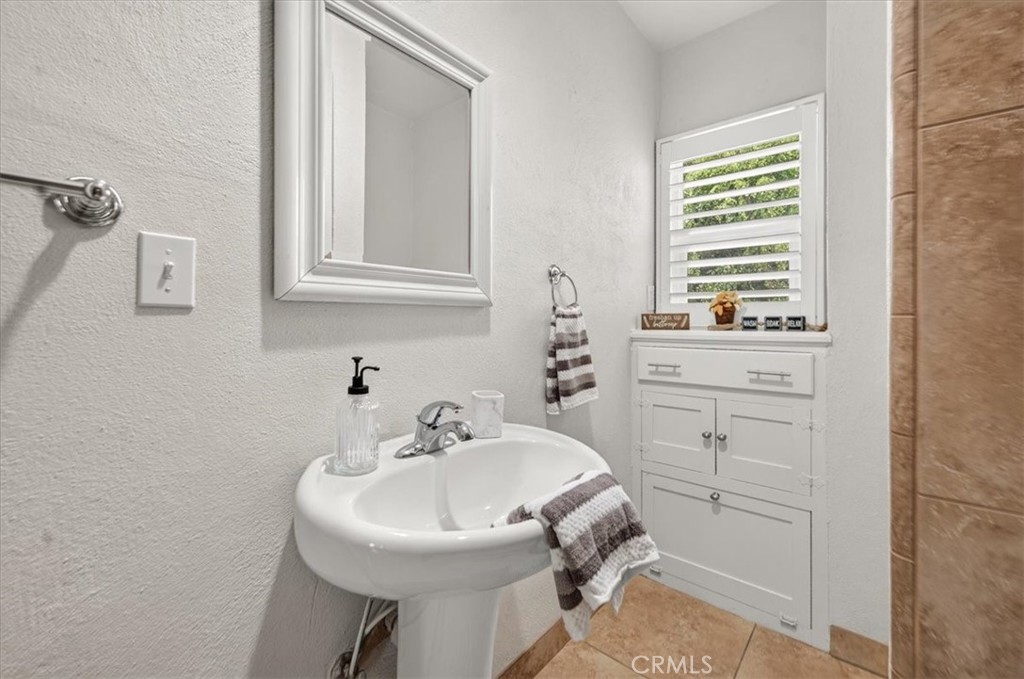 256 N Sierra Vista, Fresno, CA 93702