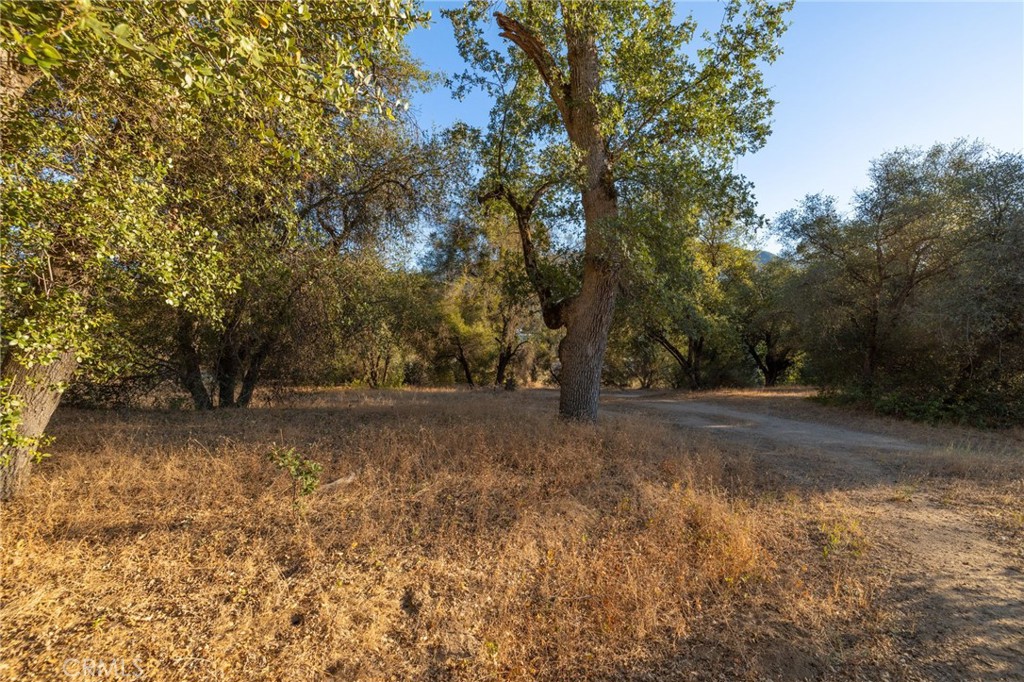 1 Junction Dr, Oakhurst, CA 93644