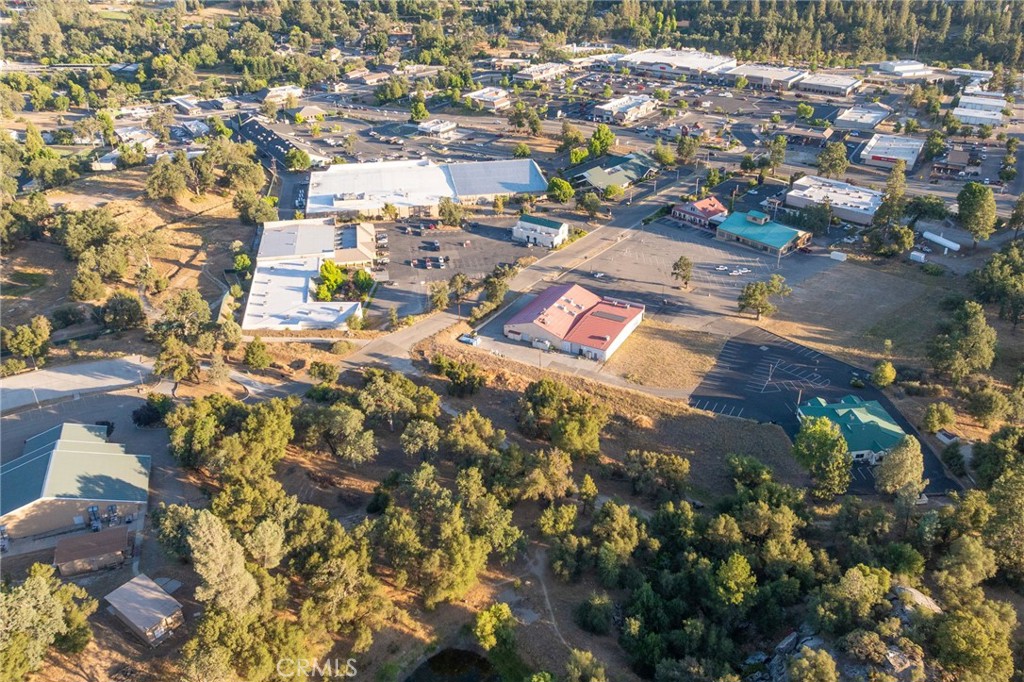 1 Junction Dr, Oakhurst, CA 93644