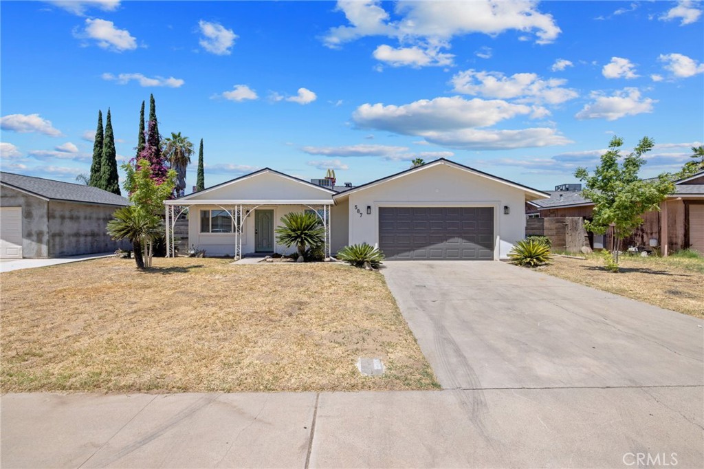 587 Sunset St, Kingsburg, CA 93631