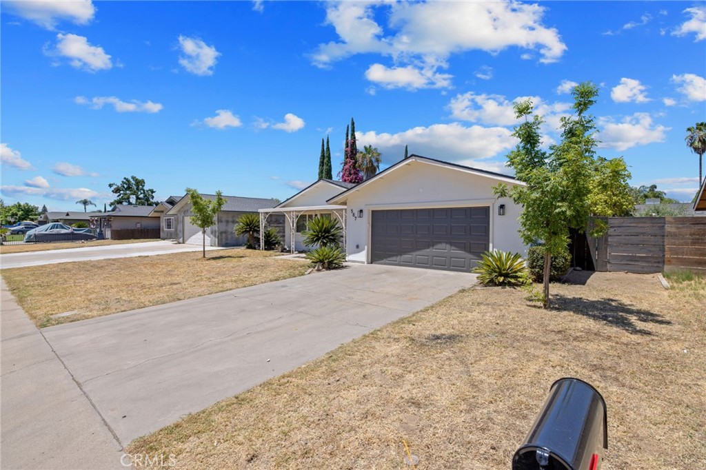 587 Sunset St, Kingsburg, CA 93631