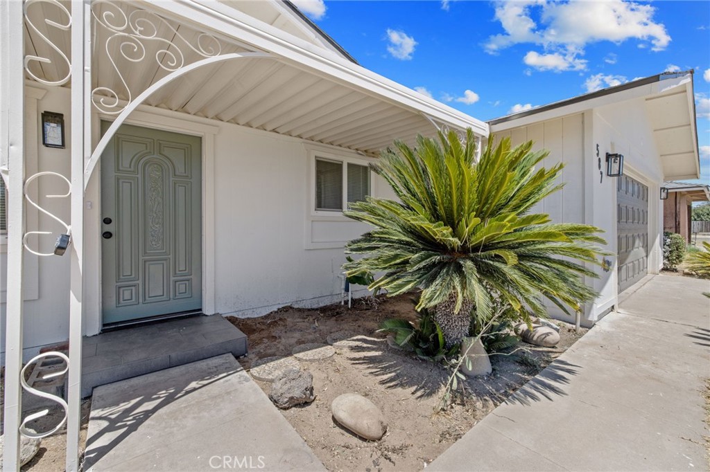 587 Sunset St, Kingsburg, CA 93631