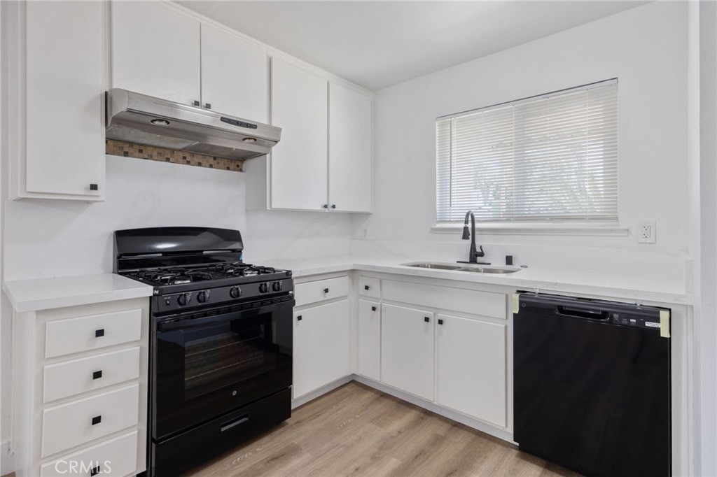 587 Sunset St, Kingsburg, CA 93631