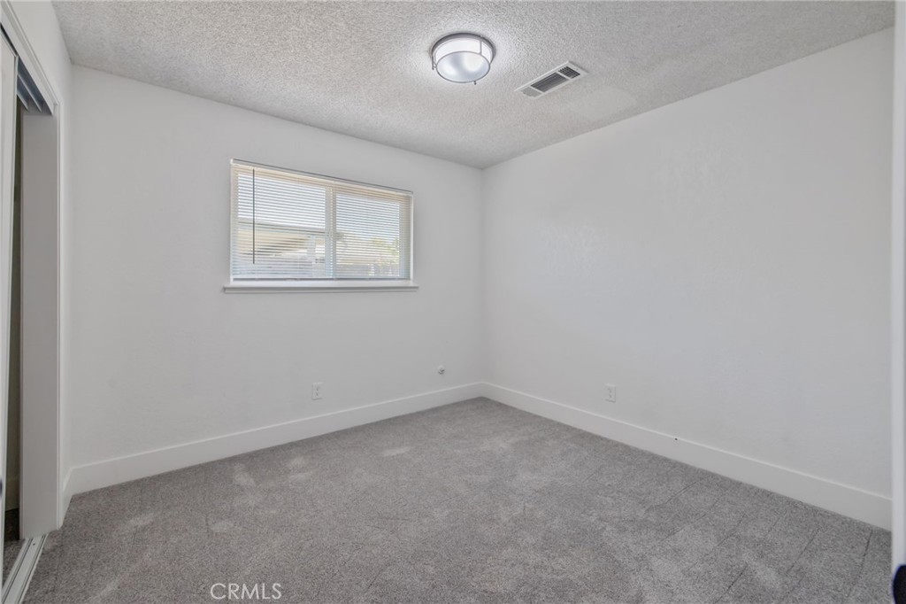 587 Sunset St, Kingsburg, CA 93631