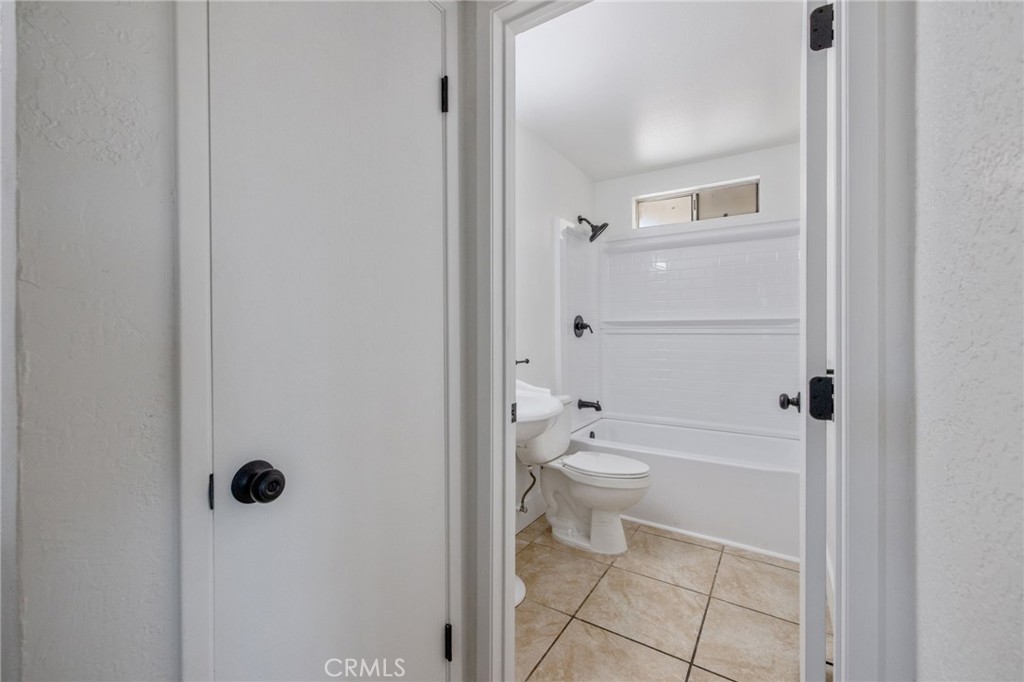 587 Sunset St, Kingsburg, CA 93631