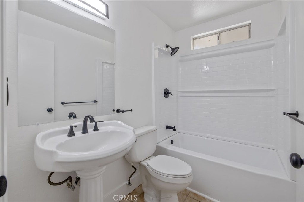 587 Sunset St, Kingsburg, CA 93631