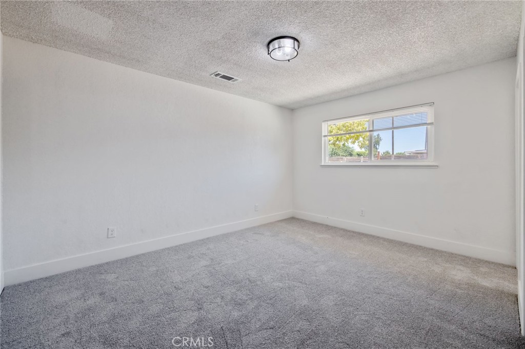 587 Sunset St, Kingsburg, CA 93631