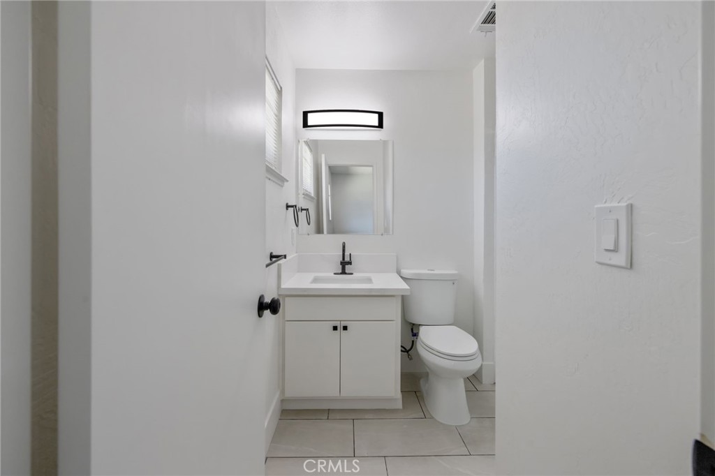 587 Sunset St, Kingsburg, CA 93631