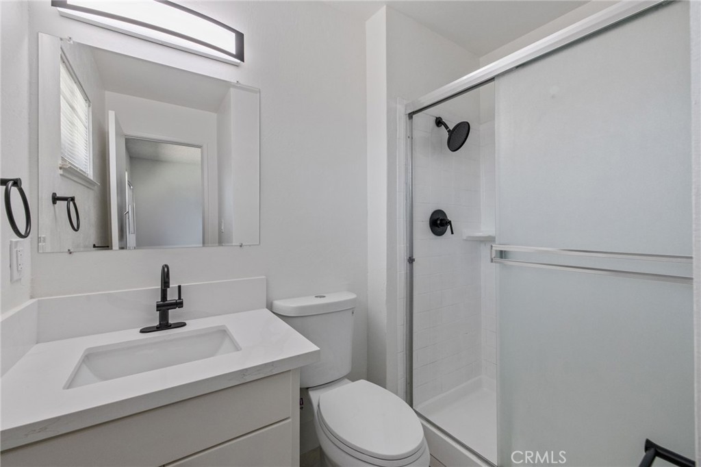 587 Sunset St, Kingsburg, CA 93631