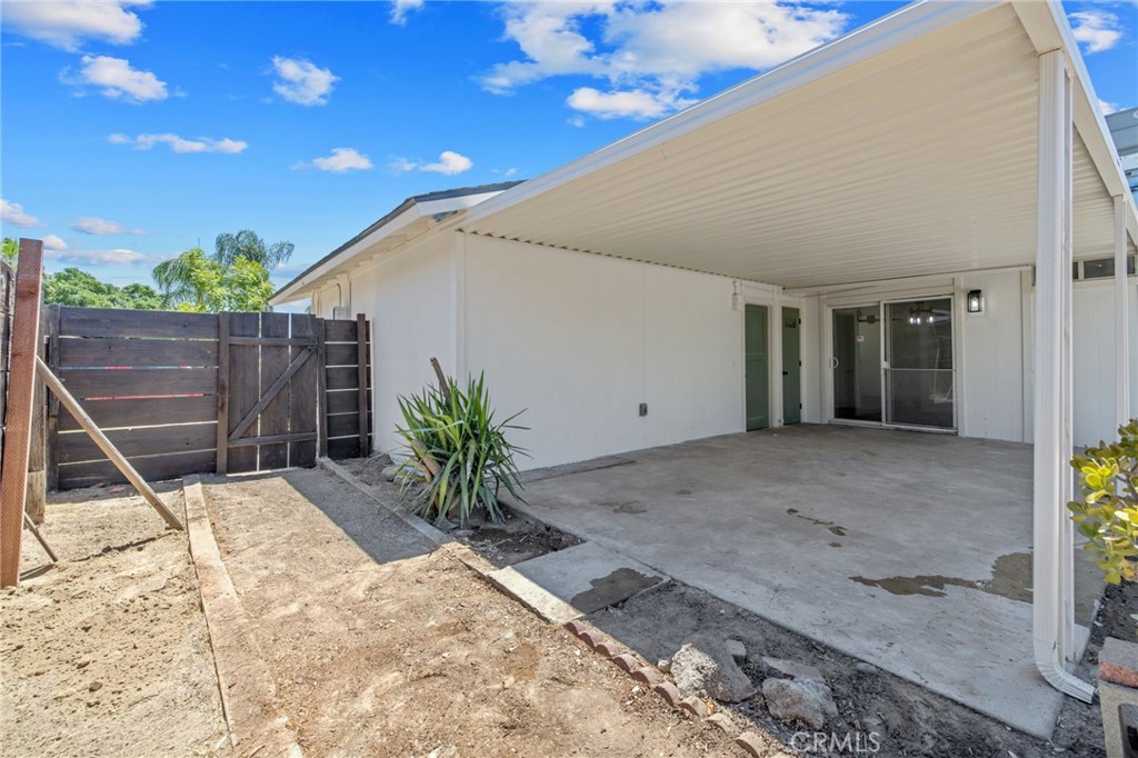 587 Sunset St, Kingsburg, CA 93631