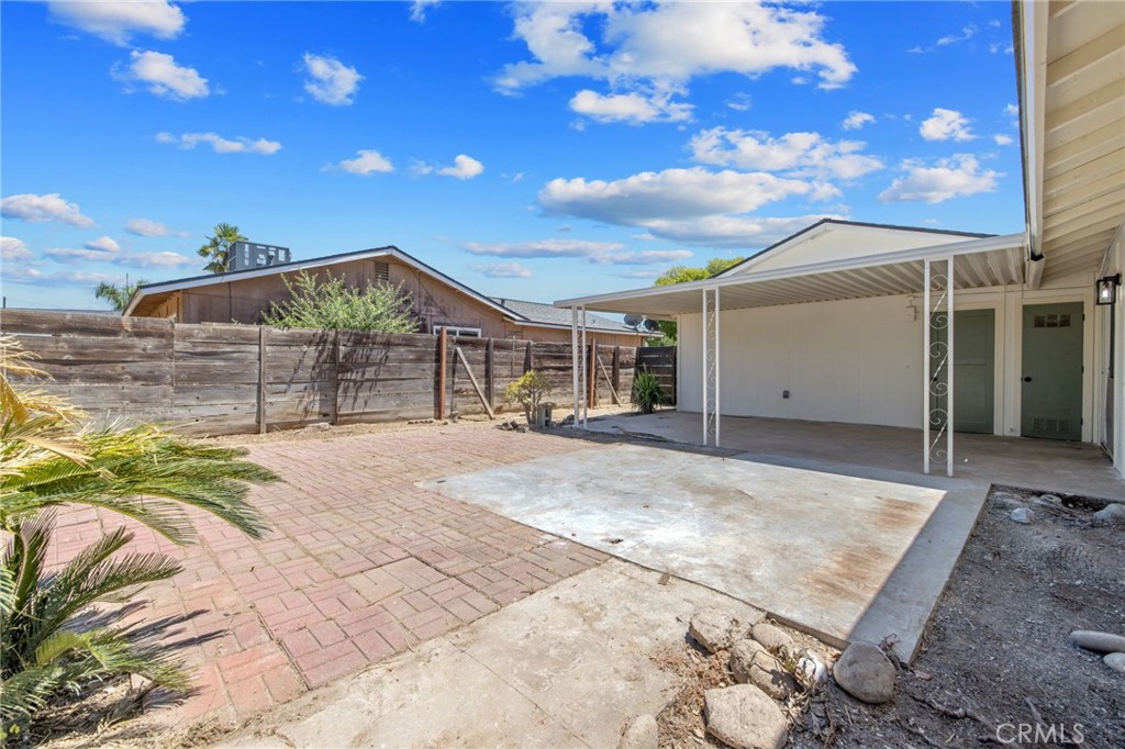 587 Sunset St, Kingsburg, CA 93631