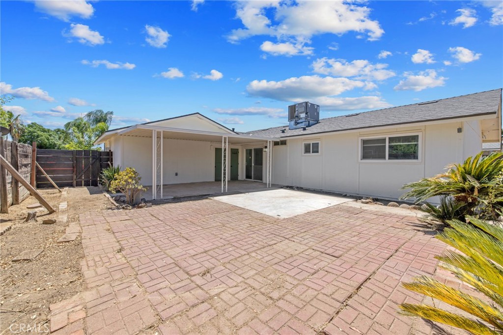 587 Sunset St, Kingsburg, CA 93631