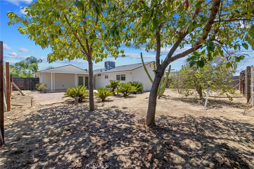 587 Sunset St, Kingsburg, CA 93631