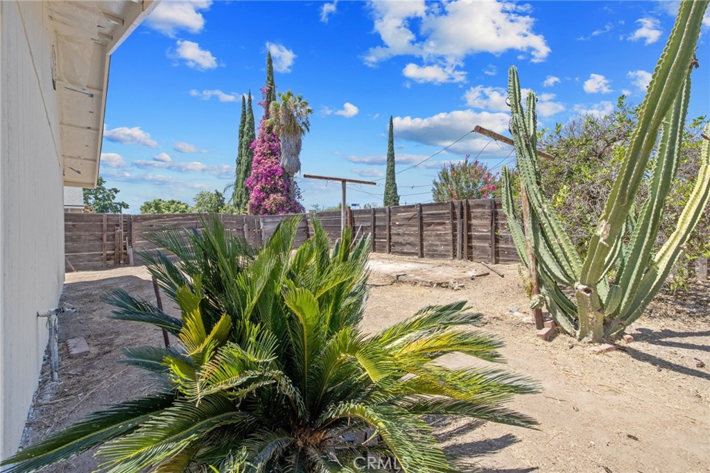 587 Sunset St, Kingsburg, CA 93631