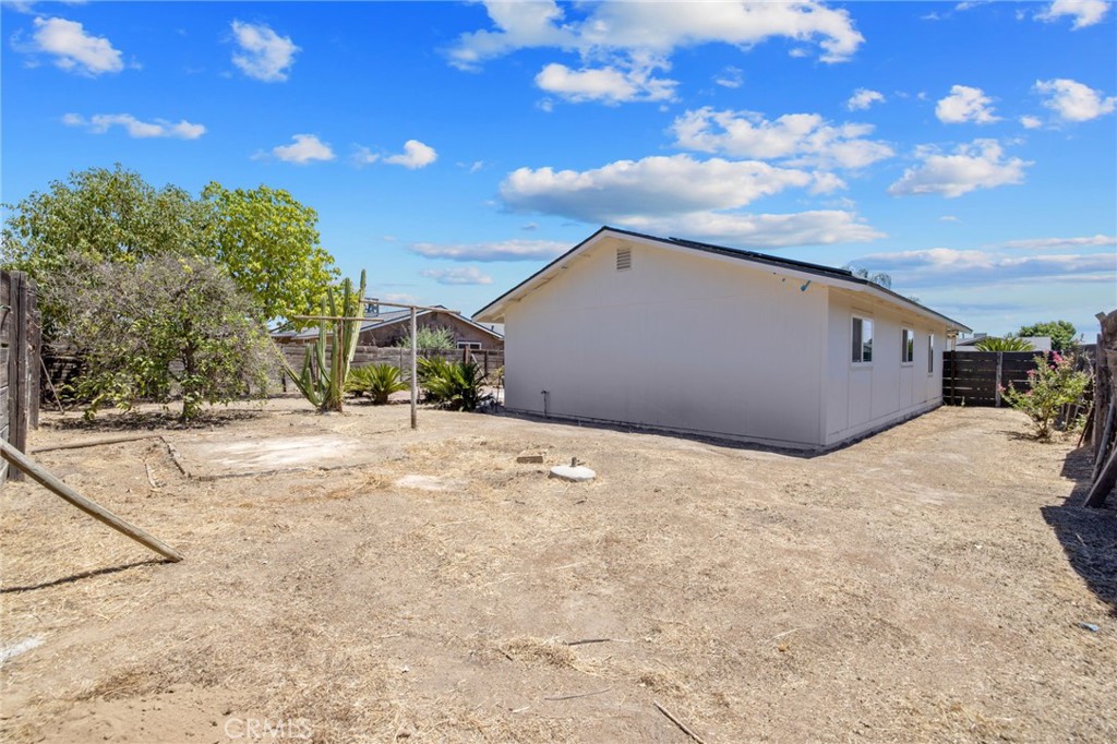 587 Sunset St, Kingsburg, CA 93631