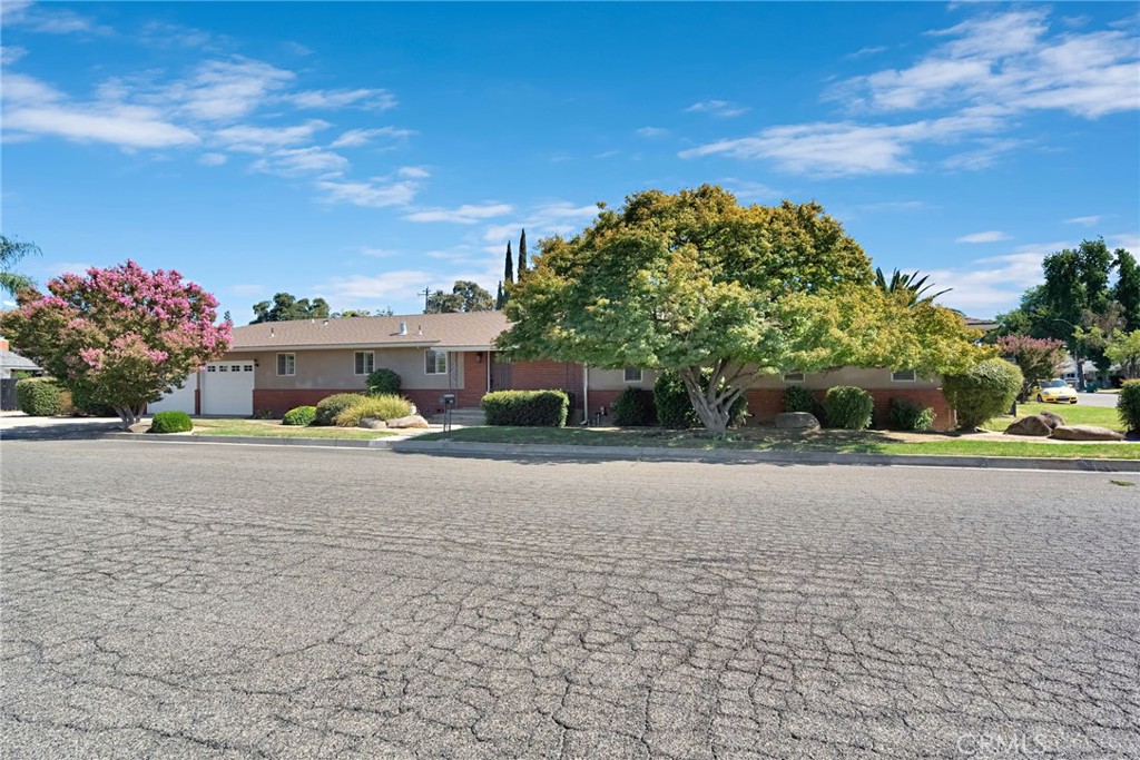 2020 W 3rd, Madera, CA 93637