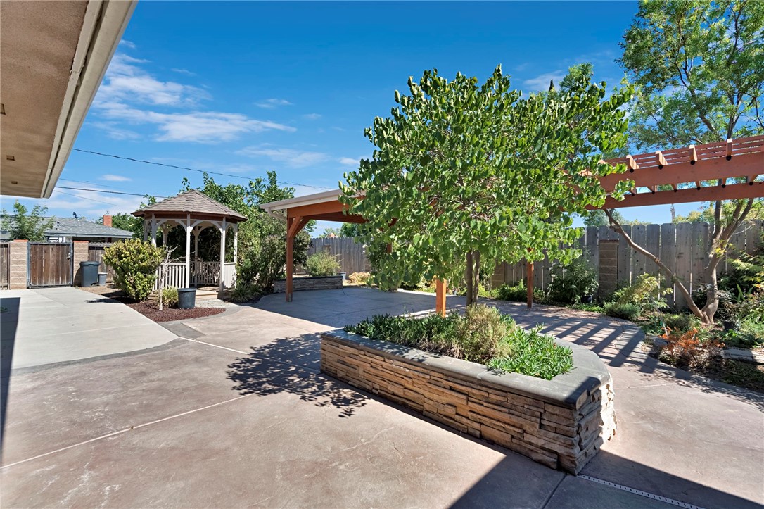 2020 W 3rd, Madera, CA 93637