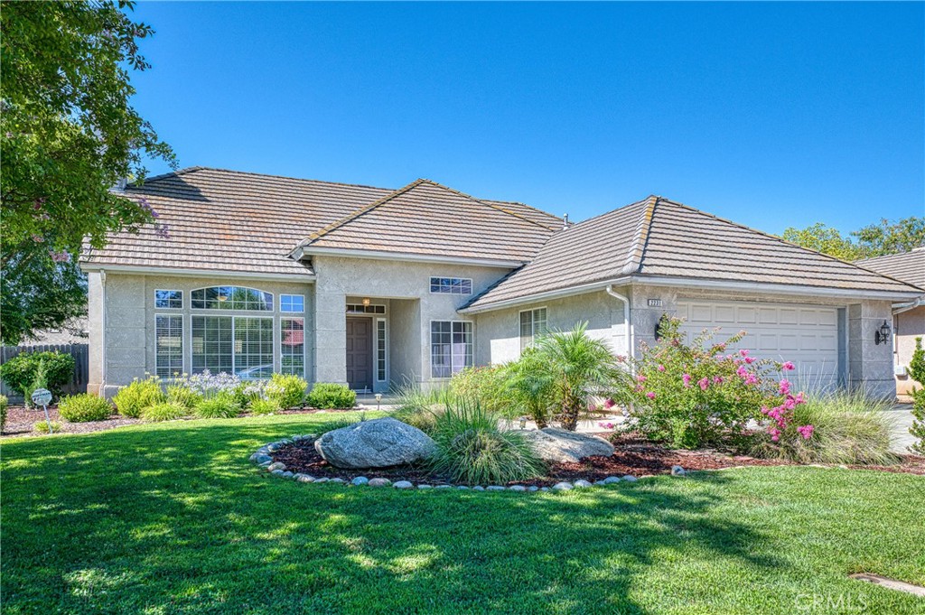 2231 E Pryor Dr, Fresno, CA 93720