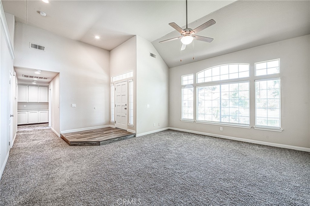 2231 E Pryor Dr, Fresno, CA 93720