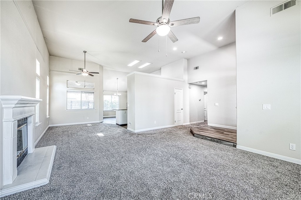 2231 E Pryor Dr, Fresno, CA 93720