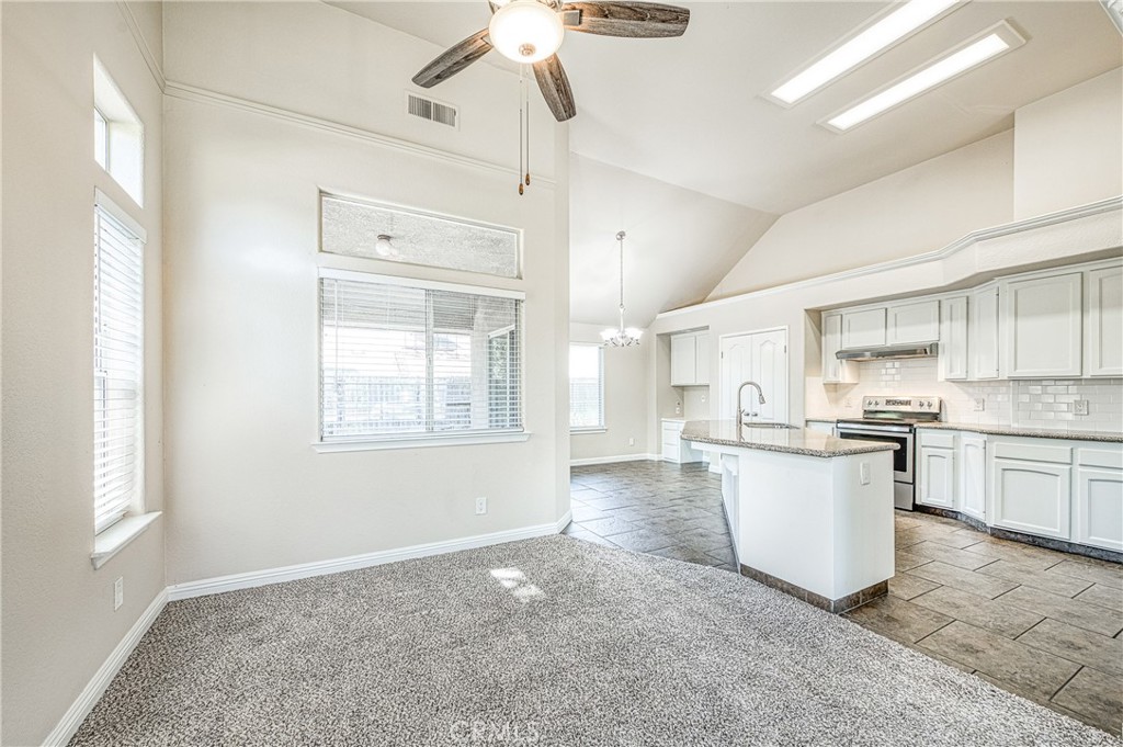 2231 E Pryor Dr, Fresno, CA 93720