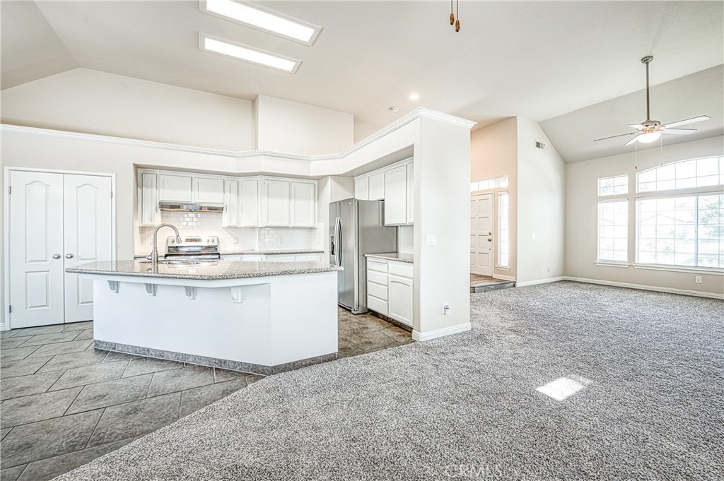 2231 E Pryor Dr, Fresno, CA 93720