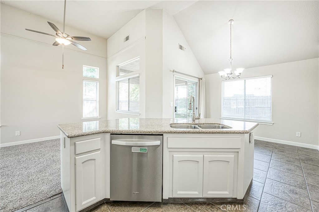 2231 E Pryor Dr, Fresno, CA 93720