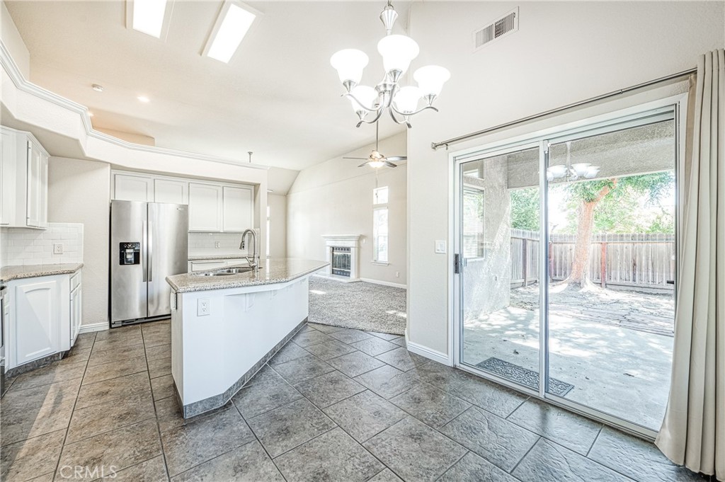 2231 E Pryor Dr, Fresno, CA 93720