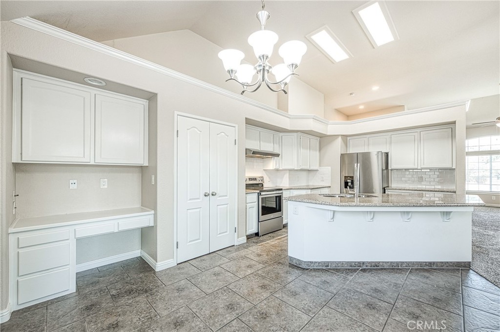 2231 E Pryor Dr, Fresno, CA 93720