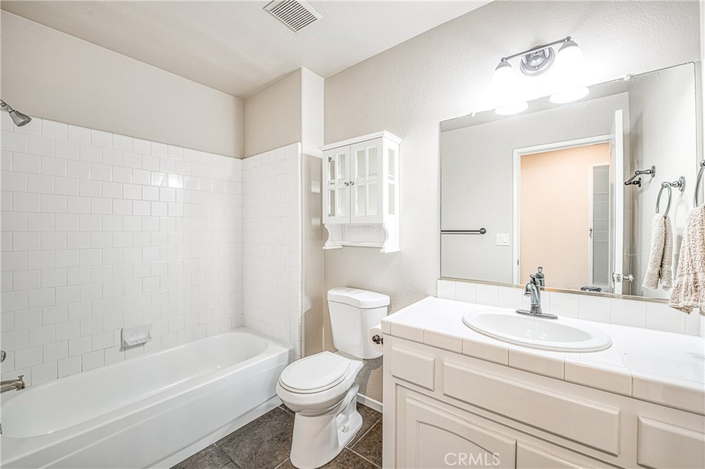 2231 E Pryor Dr, Fresno, CA 93720