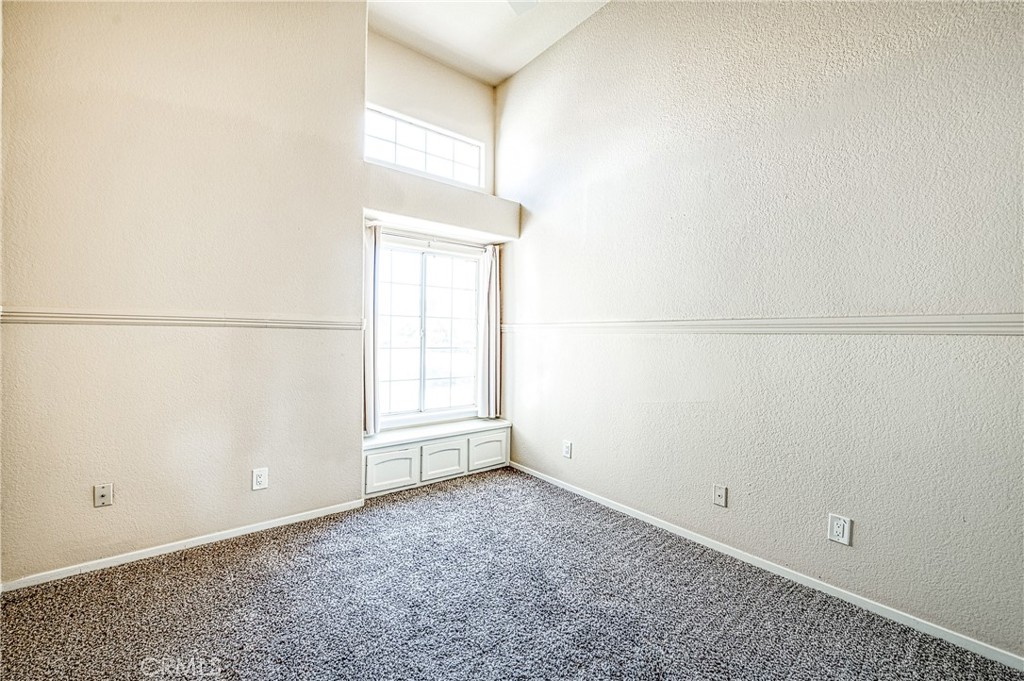 2231 E Pryor Dr, Fresno, CA 93720