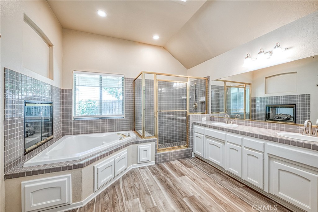 2231 E Pryor Dr, Fresno, CA 93720
