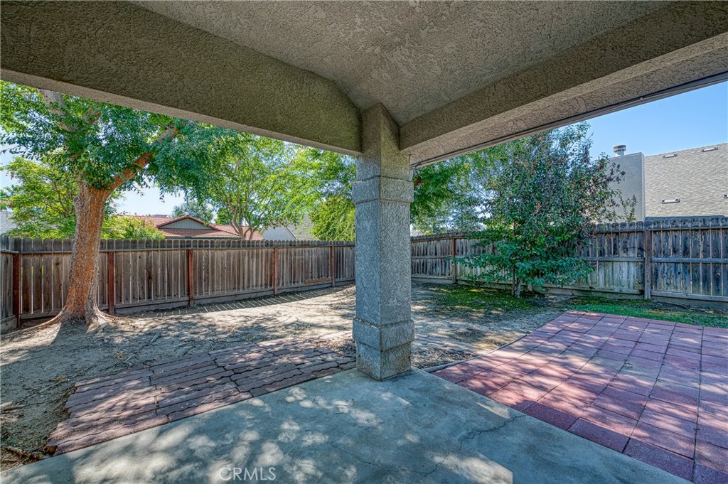 2231 E Pryor Dr, Fresno, CA 93720