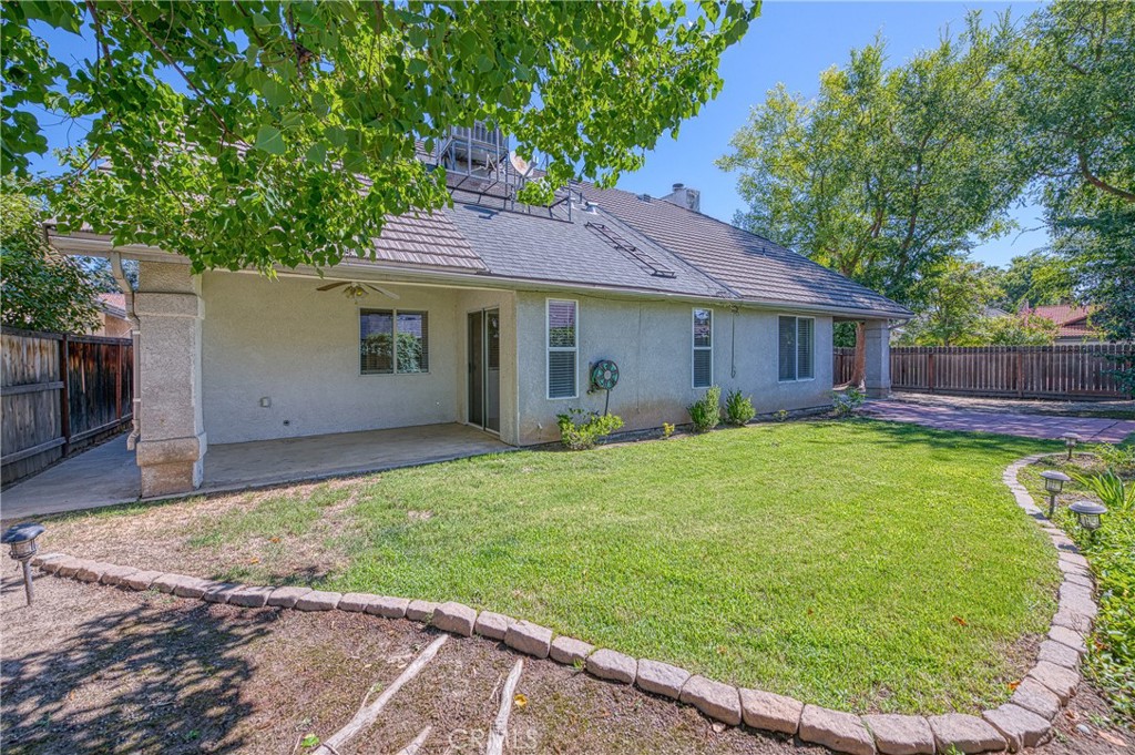 2231 E Pryor Dr, Fresno, CA 93720