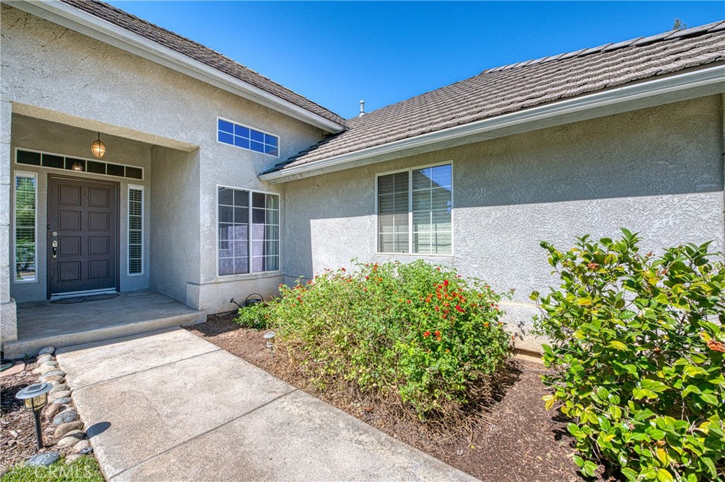 2231 E Pryor Dr, Fresno, CA 93720