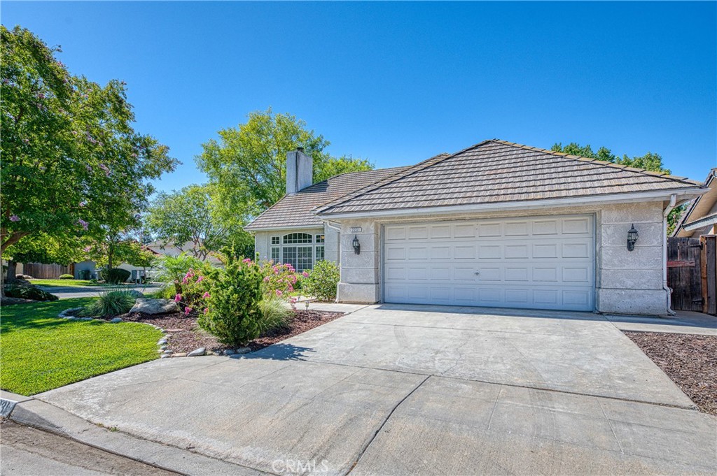 2231 E Pryor Dr, Fresno, CA 93720