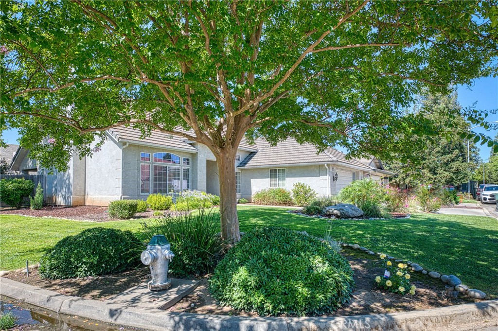 2231 E Pryor Dr, Fresno, CA 93720