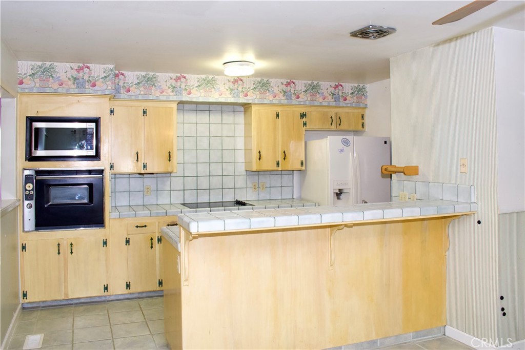 4934 E Floradora, Fresno, CA 93727