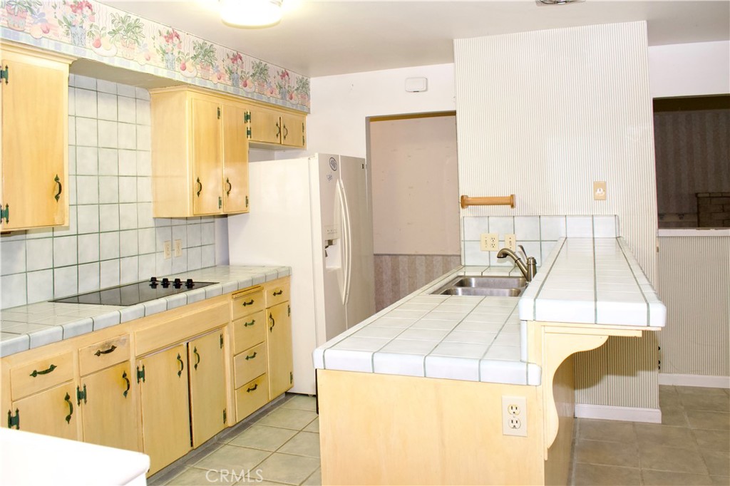 4934 E Floradora, Fresno, CA 93727